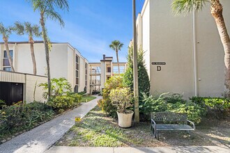 2211 Belleair Rd, Unit D4 in Clearwater, FL - Building Photo - Building Photo