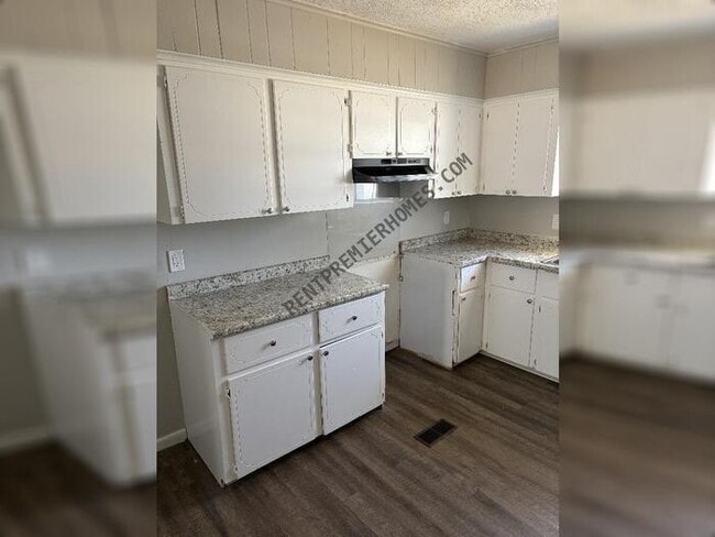 10801 Excalibur Dr in Little Rock, AR - Building Photo - Building Photo