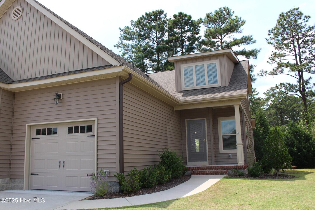 16 Cypress Cir in Southern Pines, NC - Building Photo