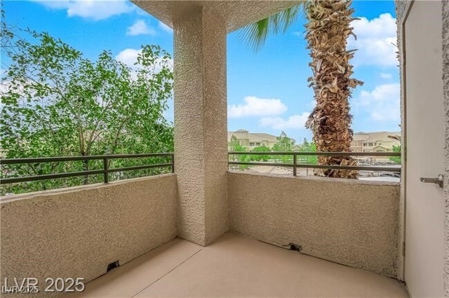 7123 S Durango Dr in Las Vegas, NV - Building Photo - Building Photo