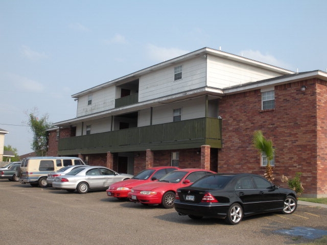 818 N 27th St in Harlingen, TX - Foto de edificio