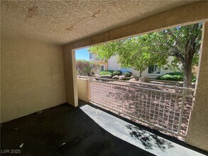 5000 Red Rock St in Las Vegas, NV - Foto de edificio - Building Photo