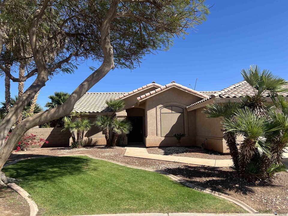 2951 S 47th Ave in Yuma, AZ - Building Photo
