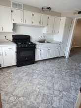 14001 East 35th St S in Independence, MO - Foto de edificio - Building Photo