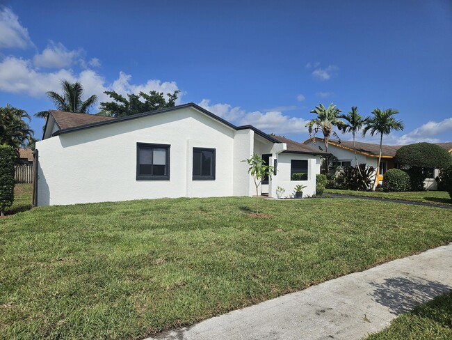 22687 SW 53rd Ave in Boca Raton, FL - Building Photo - Building Photo