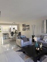 436 Lakeview Dr in Weston, FL - Building Photo - Building Photo