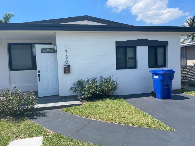 1730 NE 170th St in North Miami Beach, FL - Building Photo - Building Photo