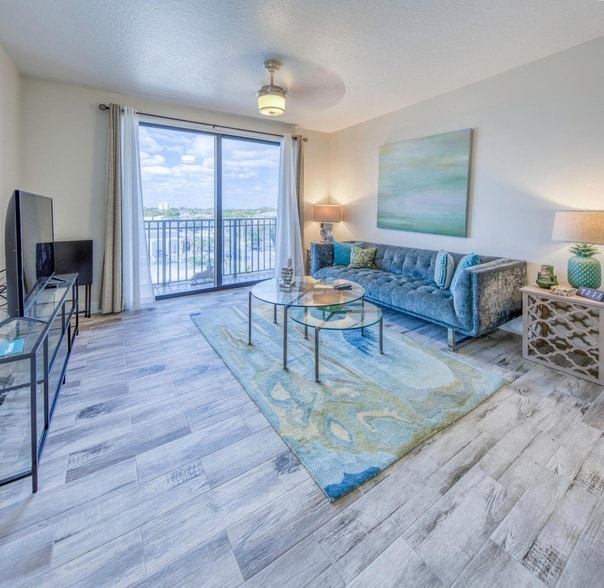 511 Lucerne Ave, Unit 408 in Lake Worth Beach, FL - Foto de edificio - Building Photo