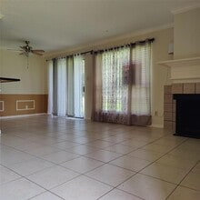 8469 Sands Point Dr in Houston, TX - Building Photo - Building Photo