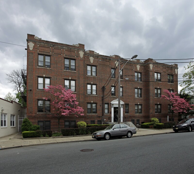 Irvington Gardens in Irvington, NJ - Foto de edificio