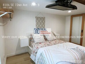 8104 SE 72nd Ave in Portland, OR - Building Photo - Building Photo