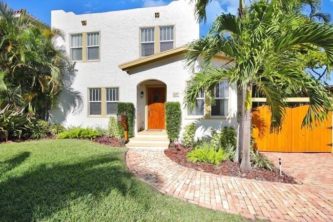 property at 607 Flamingo Dr