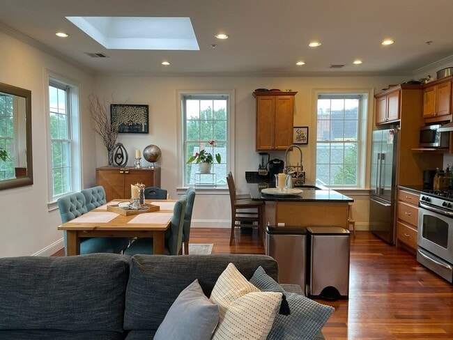 93 Sciarappa St, Unit 3 in Cambridge, MA - Building Photo - Building Photo