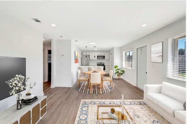 property at 817 E Tiffany Dr