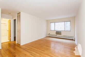 655 W Wrightwood Ave, Unit 505 in Chicago, IL - Building Photo - Building Photo