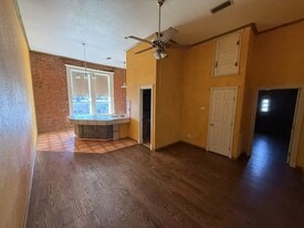 301 E California St, Unit 203 in Gainesville, TX - Building Photo