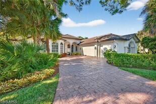2229 Goshawk Ct in Naples, FL - Building Photo