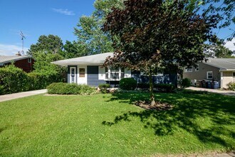 1404 Saunders Crescent in Ann Arbor, MI - Building Photo - Building Photo