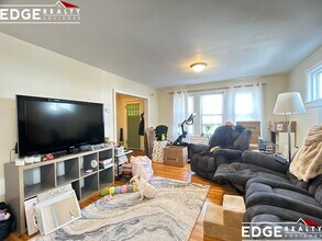 27 Bostonia Ave, Unit 1 in Boston, MA - Foto de edificio - Building Photo