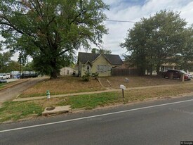 714 W Main St in Henderson, TX - Building Photo