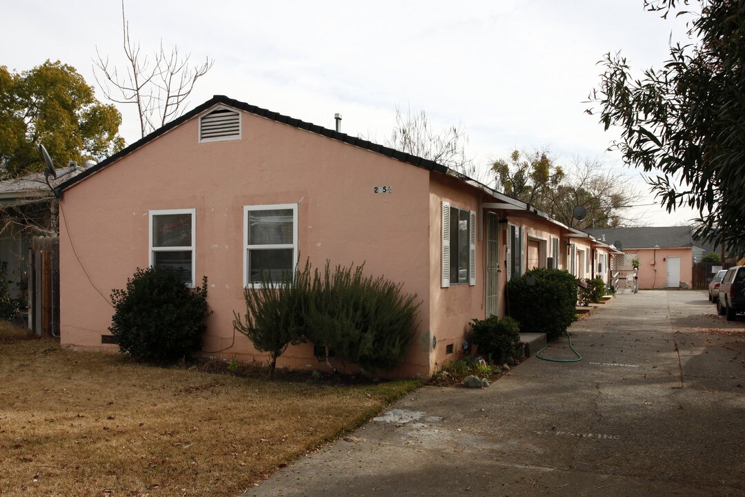 2754 Del Paso Blvd in Sacramento, CA - Foto de edificio