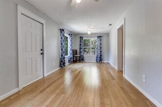 8910 San Leandro Dr in Dallas, TX - Building Photo - Building Photo