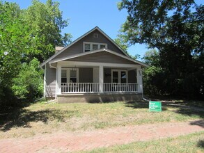 822 Yuma St-Unit -2 in Manhattan, KS - Foto de edificio - Building Photo