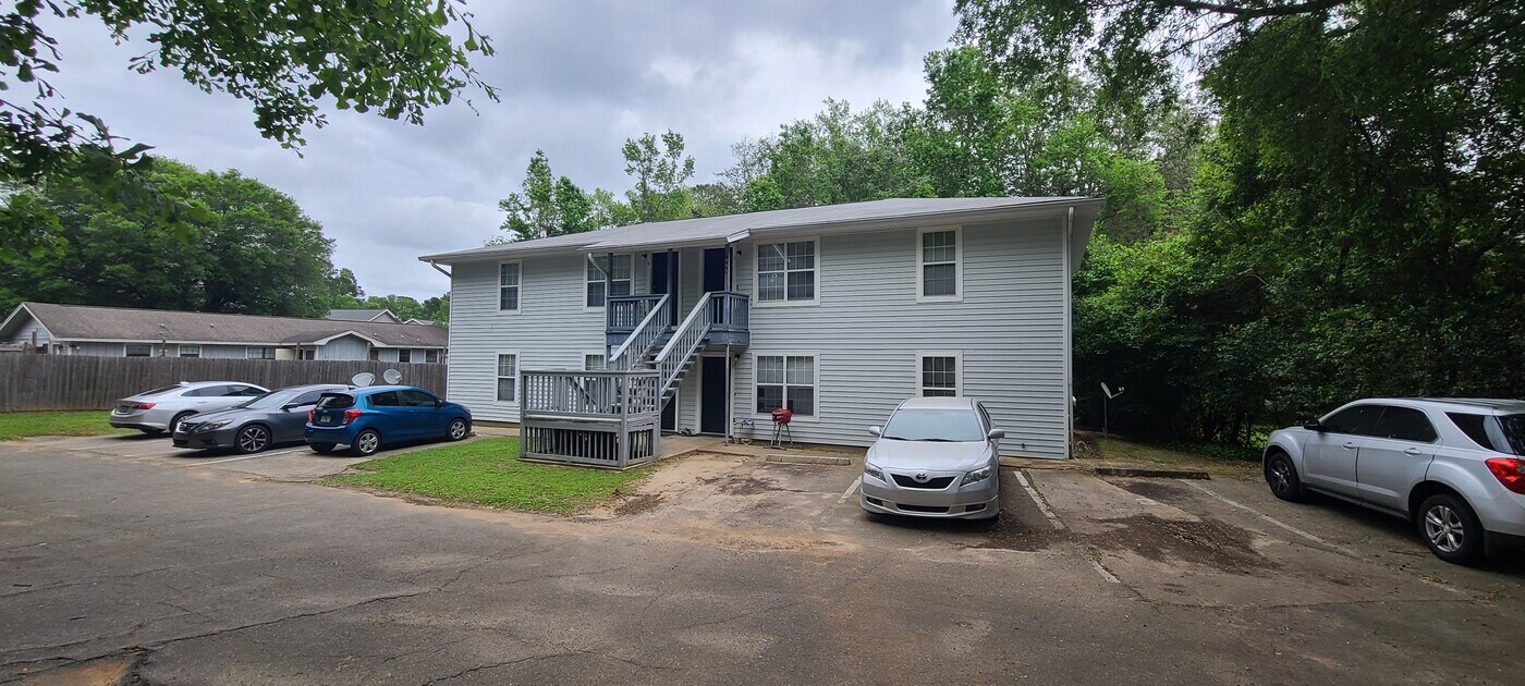 2555 Chateau Ln in Tallahassee, FL - Building Photo