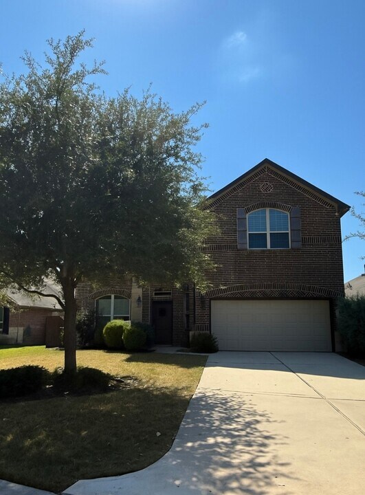 667 Oak Cir Dr E in Conroe, TX - Building Photo