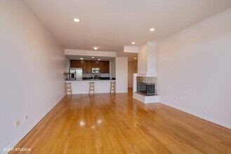 2040 W Belmont Ave in Chicago, IL - Building Photo - Building Photo