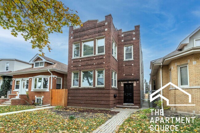 4313 W Parker Ave, Unit 2 in Chicago, IL - Building Photo - Building Photo