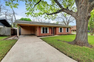 8301 Franwood Ln in Austin, TX - Building Photo - Building Photo