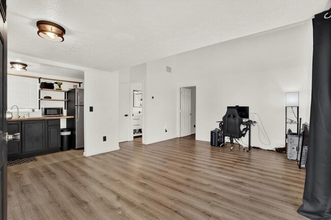 8606 N Semmes St, Unit 4-C in Tampa, FL - Building Photo - Building Photo