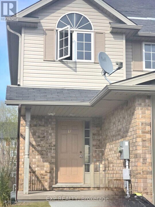 64 Clough Crescent in Guelph, ON - Building Photo