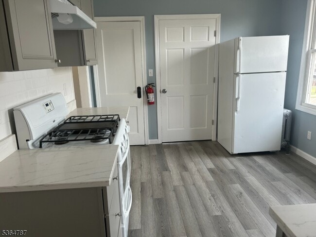 136 Carlton Ave in East Rutherford, NJ - Building Photo - Building Photo