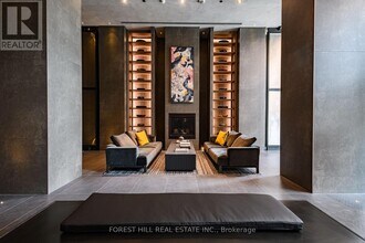 55 Charles St E in Toronto, ON - Building Photo - Building Photo