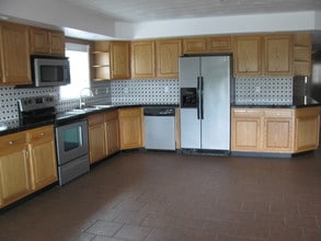 1561 W Southern Ave, Unit Apt 2 in South Williamsport, PA - Building Photo - Building Photo