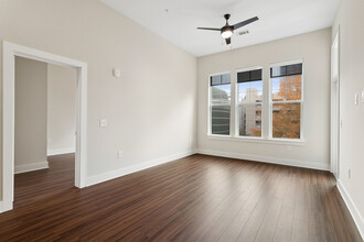 AMLI Brookhaven in Brookhaven, GA - Foto de edificio - Building Photo