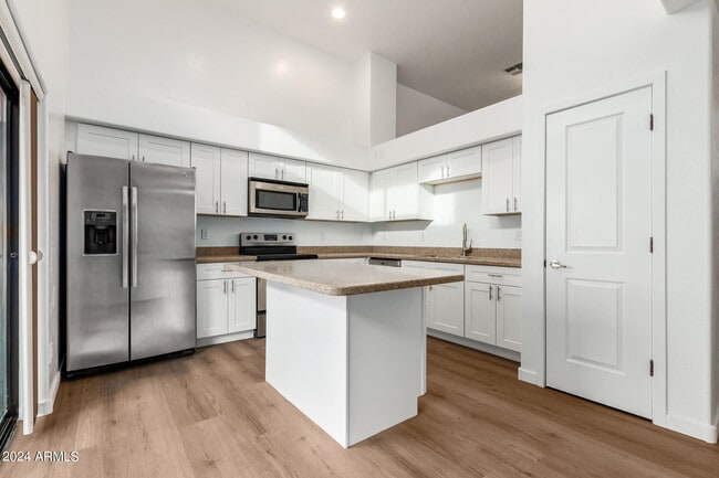 330 S Farmer Ave in Tempe, AZ - Building Photo - Building Photo