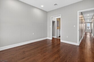 579 S 12th St in Newark, NJ - Foto de edificio - Building Photo