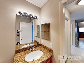 2005 Helm Ln in Valrico, FL - Building Photo - Building Photo