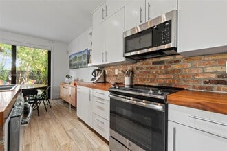 15484 NW 91st Ct in Miami Lakes, FL - Building Photo - Building Photo