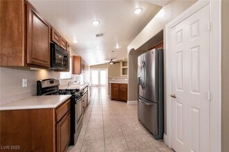 2295 Dakota Sky Ct in Henderson, NV - Building Photo - Building Photo