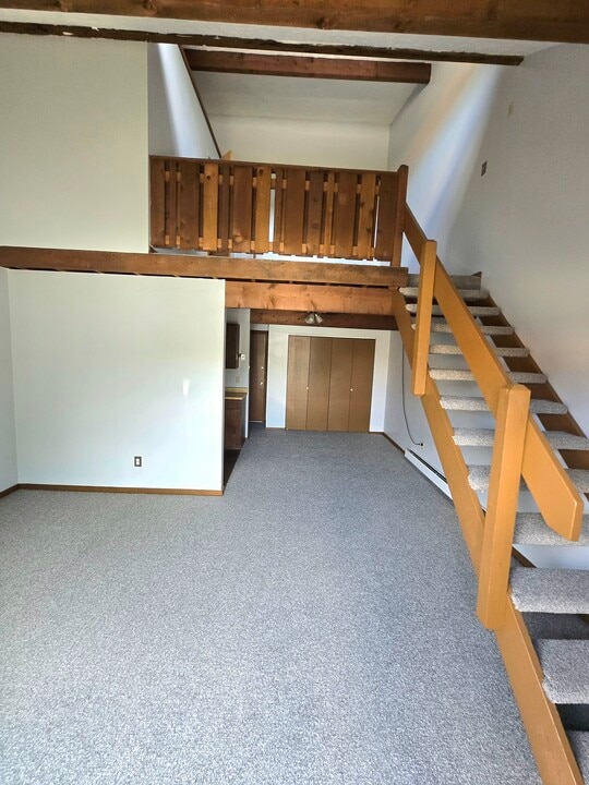 9120 N Lima Rd, Unit AFFORDABLE AND UPDATED !! in Youngstown, OH - Building Photo