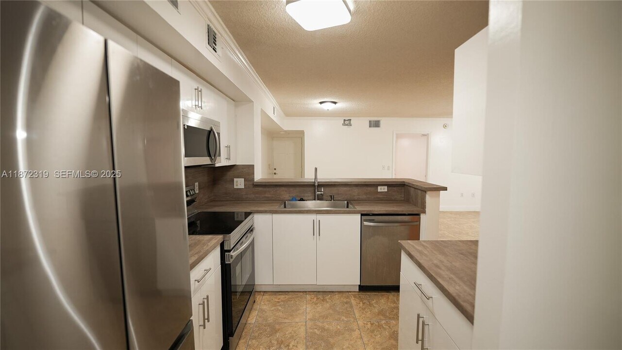 2123 Renaissance Blvd in Miramar, FL - Building Photo