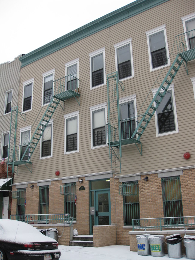 229 Troutman St in Brooklyn, NY - Building Photo - Building Photo