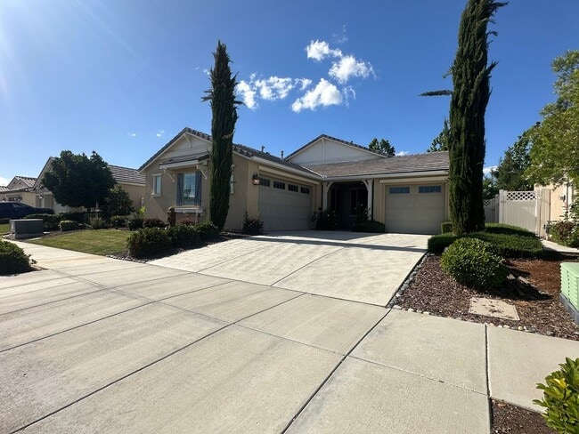 13600 Pixton Ave in Bakersfield, CA - Building Photo - Building Photo
