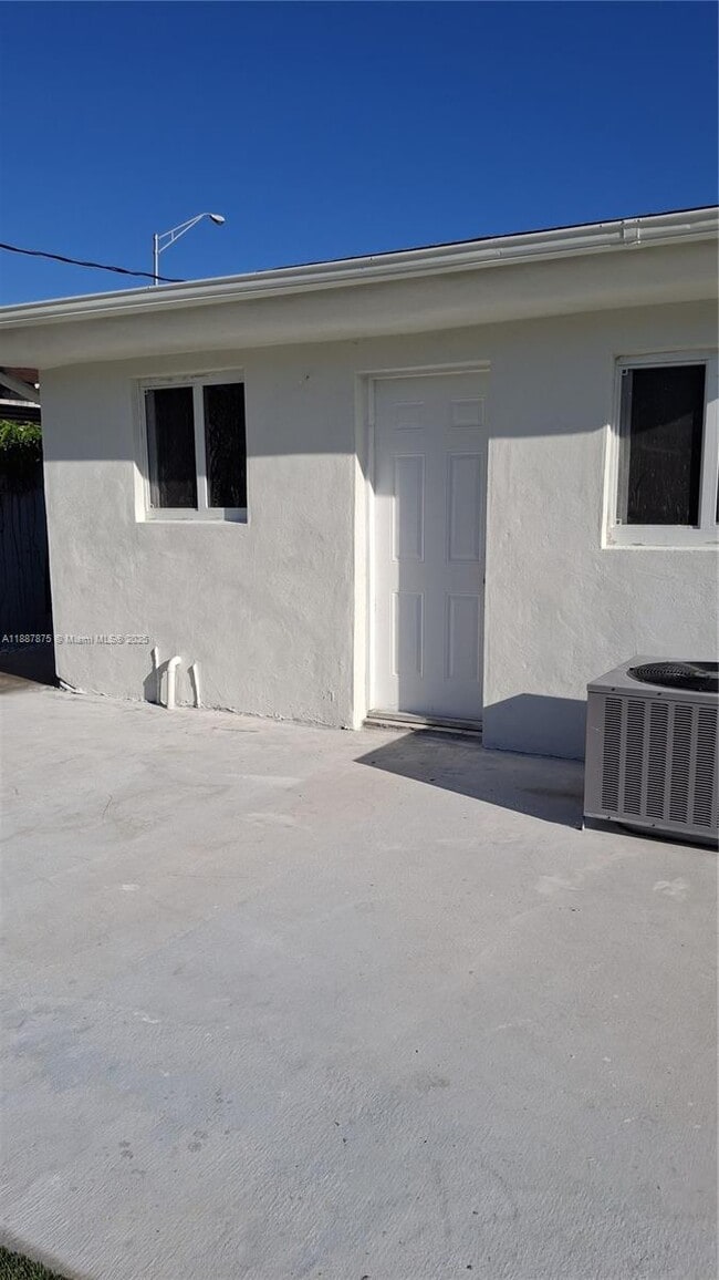 598 E 41st St in Hialeah, FL - Building Photo - Building Photo