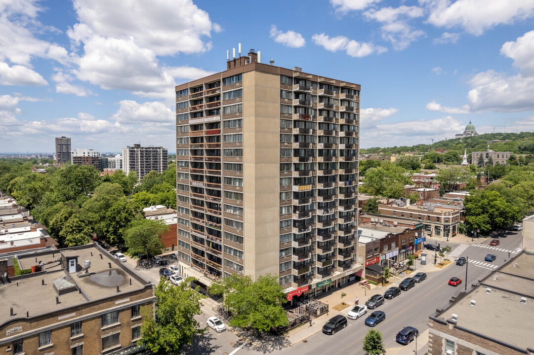 Monkland Towers in Montréal, QC - Building Photo