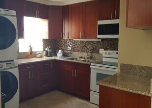 419A Atkinson Dr, Unit 1102 in Honolulu, HI - Foto de edificio - Building Photo
